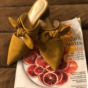 Ninewest Mustard slides  with knot size 6.5